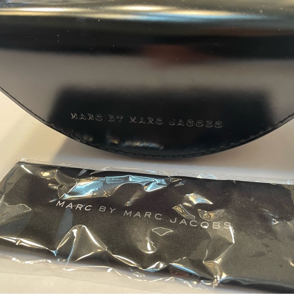 Marc by Marc Jacobs XL case - Picture 4 of 5